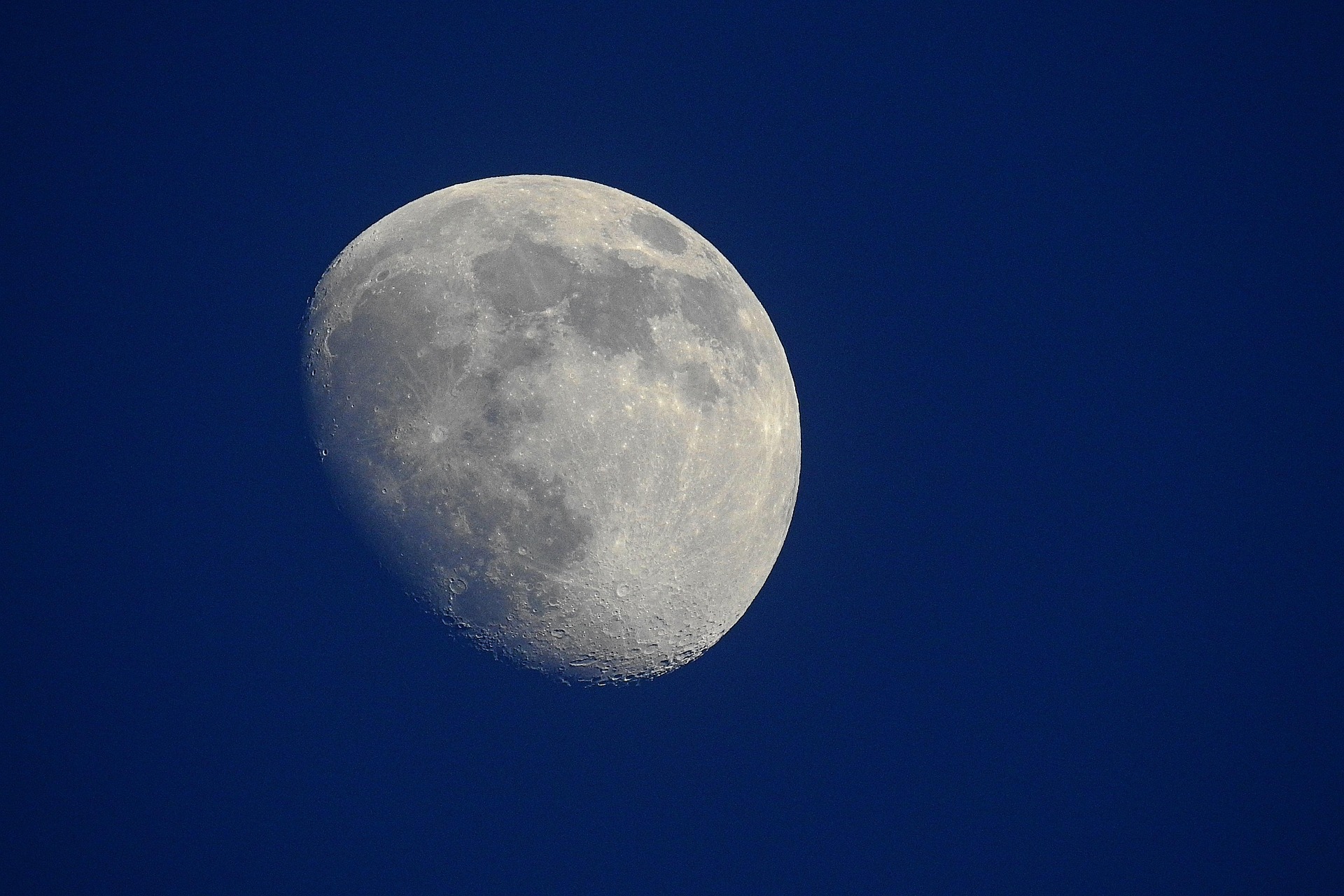 wie lange dauert es zum mond